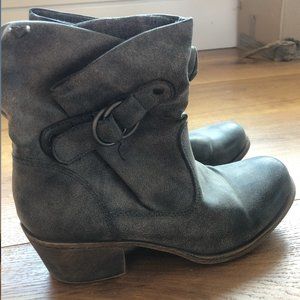 Roxy slouchy ankle booties